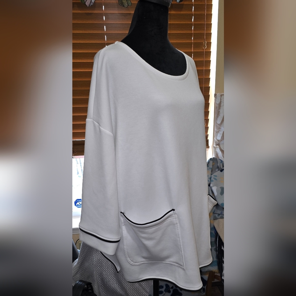 Jones New York Oversized White Scuba with Pocket Detail And Black Piping (D)
